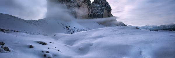 Śnieg, Masyw Tre Cime di Lavaredo, Włochy, Zima, Cima Ovest, Cima Grande, Cima Piccola, Góry Dolomity, Szczyty, Mgła