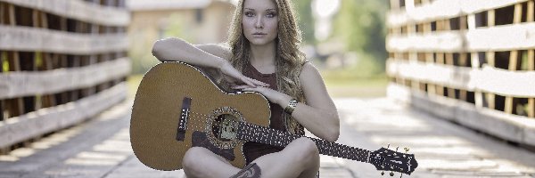 Gitara, Mostek, Kobieta