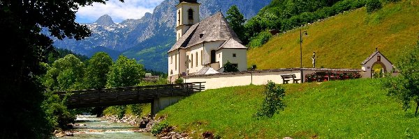 Ramsau bei Berchtesgaden, Bawaria, Mostek, Rzeka Ramsauer Ache, Park Narodowy Berchtesgaden, Góry Alpy, Kościół św. Sebastiana, Niemcy