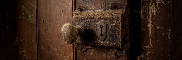 Zaniedbane, Drzwi, Zamek