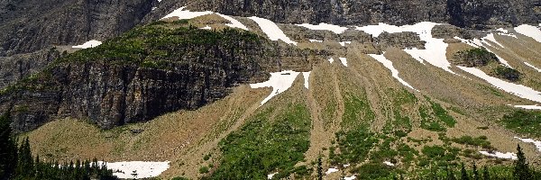 Śnieg, Park Narodowy Glacier, Jezioro Iceberg Lake, Stan Montana, Stany Zjednoczone, Świerki, Góry