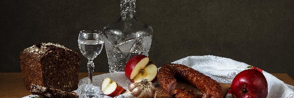 Kiełbasa, Obrus, Stół, Chleb, Karafka, Kieliszek, Deska, Jabłka, Orzechy, Wódka, Czosnek, Kompozycja