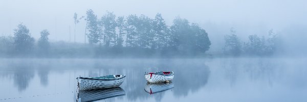 Mgła, Jezioro, Łódki