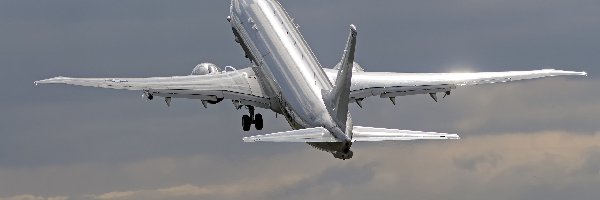 Boeing P-8 Poseidon, Samolot wojskowy