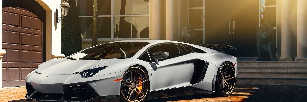 Lamborghini Aventador LP700-4