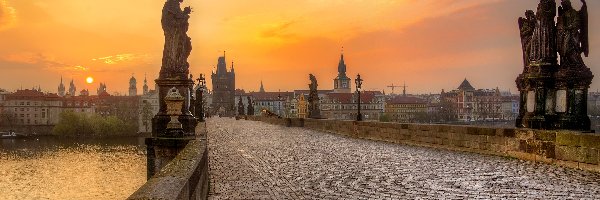 Praga, Figury, Wschód słońca, Czechy, Posągi, Most Karola