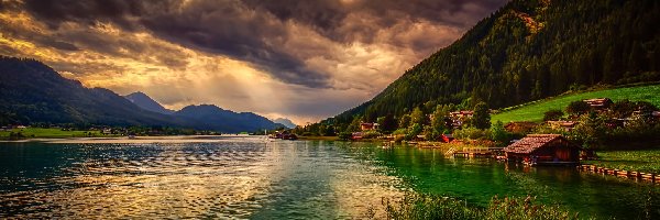 Austria, Góry Alpy Gailtalskie, Karyntia, Chmury, Jezioro Weissensee