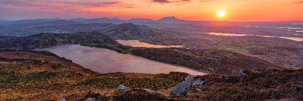 Irlandia, Góry Derryveagh, Hrabstwo Donegal, Zachód słońca, Jezioro Lough Salt, Jezioro Lough Greenan