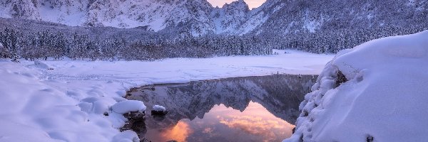 Zima, Alpy Julijskie, Jezioro Laghi di Fusine, Prowincja Udine, Włochy, Jezioro, Góry