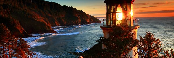 Drzewa, Wybrzeże, Oregon, Słońca, Domy, Latarnia, Zachód, Morze