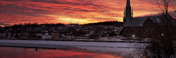 Prowincja Quebec, Rzeka Chicoutimi, Miejscowość Bassin, Kanada, Kościół, Zachód słońca