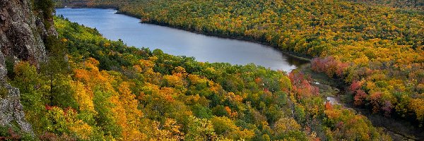 Stany Zjednoczone, Góry Porcupine Mountains, Jesień, Jezioro Lake of the Clouds, Hrabstwo Ontonagon, Stan Michigan, Lasy