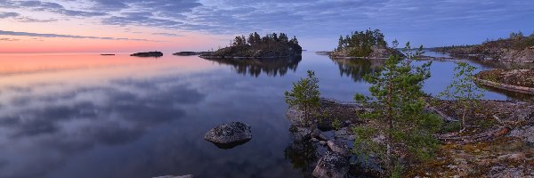 Drzewa, Wysepki, Rosja, Karelia, Skały, Chmury, Zachód słońca, Jezioro Ładoga