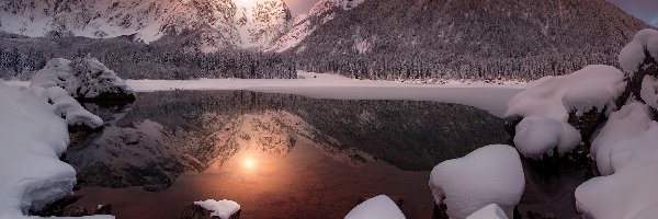 Góry Alpy Julijskie, Miejscowość Tarvisio, Włochy, Zima, Prowincja Udine, Jezioro Lacs de Fusine