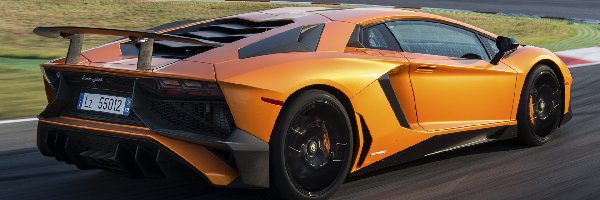 Lamborghini Aventador LP750-4