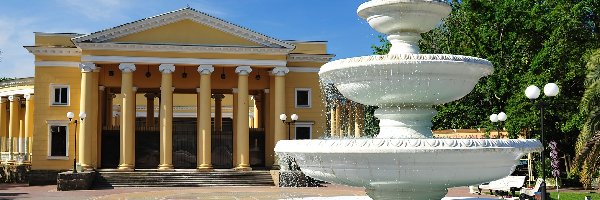 Pałacyk, Kolumny, Wejście, Fontanna, Piętrowa