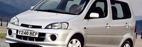 Daihatsu YRV