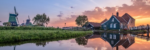 Wiatraki, Miejscowość Zaandam, Kanał, Domy, Skansen Zaanse Schans, Holandia