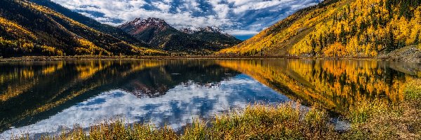 Szczyty Maroon Bells, Zbocza, Stany Zjednoczone, Kolorado, Góry, Drzewa, Aspen, Jezioro Maroon Lake