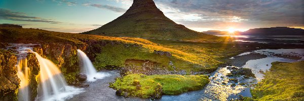 Wodospad Kirkjufellsfoss, Promienie słońca, Góra Kirkjufell, Islandia