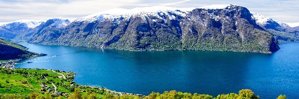 Krzewy, Hrabstwo Sogn og Fjordane, Góry, Domy, Fiord Aurlandsfjord, Norwegia