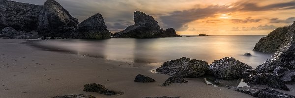 Zachód słońca, Plaża, Skały, Brzeg, Morze, Anglia, Kornwalia, Kamienie, Miejscowość Porthcothan