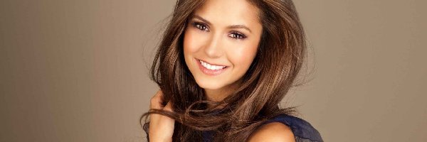 Nina Dobrev, Uśmiechnięta