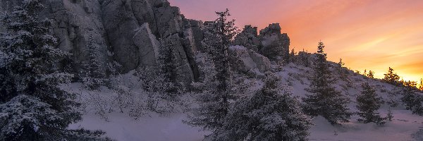 Rosja, Drzewa, Zachód słońca, Skały, Zima, Obwód czelabiński, Park Narodowy Ziuratkul