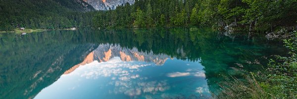 Prowincja Udine, Góry Mangart, Odbicie, Chmury, Jezioro Lacs de Fusine, Włochy, Las, Alpy Julijskie