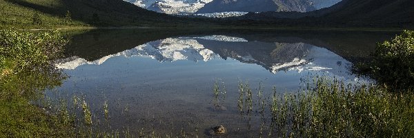 Stan Alaska, Jezioro, Park Narodowy Wrangla-Świętego Eliasza, Stany Zjednoczone, Śnieg, Góry