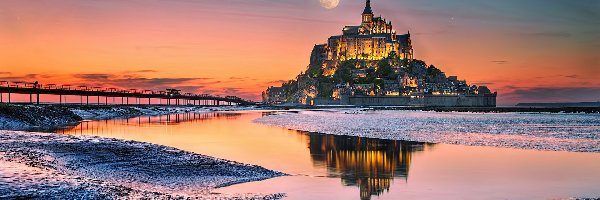 Francja, Opactwo św. Michała Archanioła, Wyspa Mont Saint-Michel, Zachód słońca, Molo