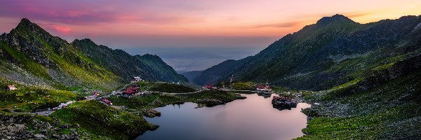 Zachód słońca, Jezioro Balea Lake, Kamienie, Góry Fogaraskie, Rumunia, Domy, Drogi