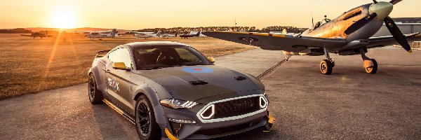 Samolot, Ford Mustang RTR GT