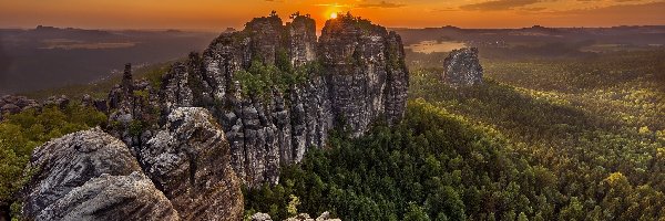 Park Narodowy Saskiej Szwajcarii, Góry Połabskie, Skały Schrammsteine, Zachód słońca, Niemcy