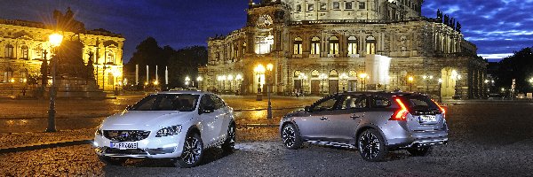 Drezno, Noc, Opera Semperoper, Volvo S60 Cross Country i V60 Cross Country