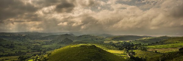 Drzewa, Wieś Earl Sterndale, Hrabstwo Derbyshire, Pola, Wzgórza, Chmury, Anglia