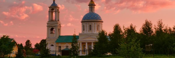Kościół św. Mikołaja Cudotwórcy, Obwód moskiewski, Buzhaninovo, Drzewa, Rosja