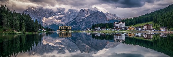 Góry Dolomity, Domy, Masyw Punta Sorapiss, Miejscowość Cortina dAmpezzo, Jezioro Misurina, Włochy, Region Cadore