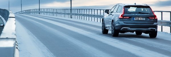2017, Barierka, Most, Volvo V90 Cross Country
