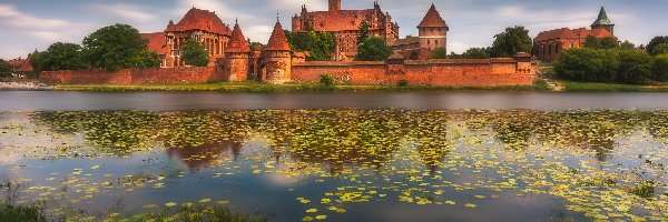 Zamek w Malborku, Rzeka Nogat, Zamek krzyżacki, Polska, Malbork