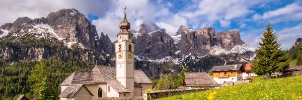 Domy, Góry Dolomity, Chmury, Kwiaty, Kościół, Drzewa, Łąka, Włochy
