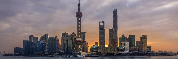 Huangpu, Wieżowce, Bund, Rzeka