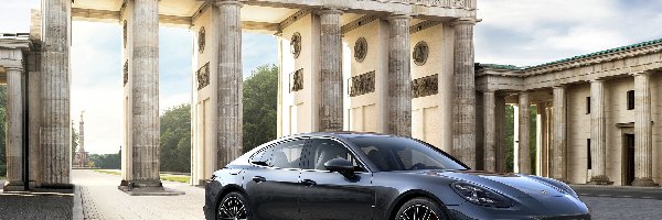 2017, Berlin, Brama Brandenburska, Porsche Panamera Turbo V6 1080