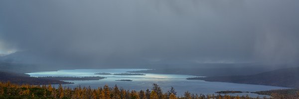 Jesień, Rośliny, Chmury, Góry, Jezioro Jack London Lake, Rosja, Obwód magadański, Drzewa, Kołyma