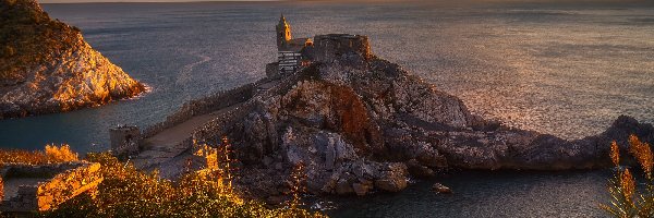 Skały, Miasteczko Portovenere, Chiesa di San Pietro - kościół św. Piotra, Region Liguria, Włochy, Wybrzeże, Morze Liguryjskie