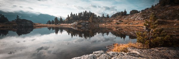 Francja, Odbicie, Ośrodek Chamrousse, Skały, Jezioro Lac Achard, Departament Isere, Miejscowość Livet et Gavet