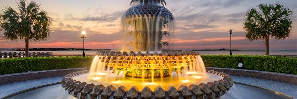 Stany Zjednoczone, Charleston, Stan Karolina Południowa, Pineapple Fountain - Fontanna Pineapple, Park Waterfront