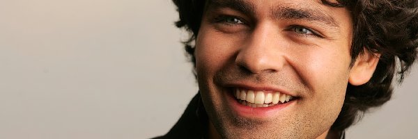 Adrian Grenier, Uśmiechnięty