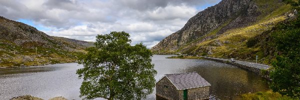 Droga, Park Narodowy Snowdonia, Góry, Walia, Wielka Brytania, Drzewa, Jezioro Llyn Ogwen