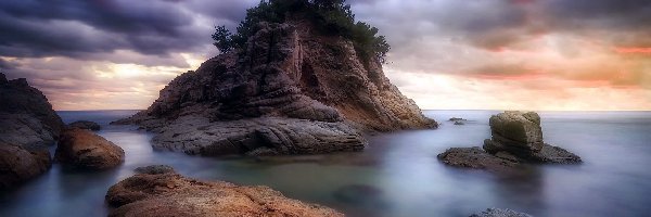Skały, Zatoka Punta den Sureda, Morze, Roślinki, Costa Brava, Hiszpania